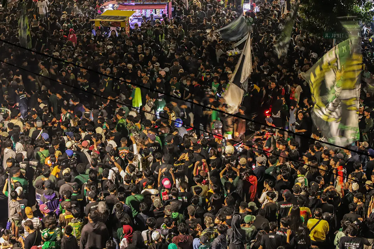Ribuan Bonek Mania Konvoi Rayakan HUT ke-98 Persebaya Surabaya