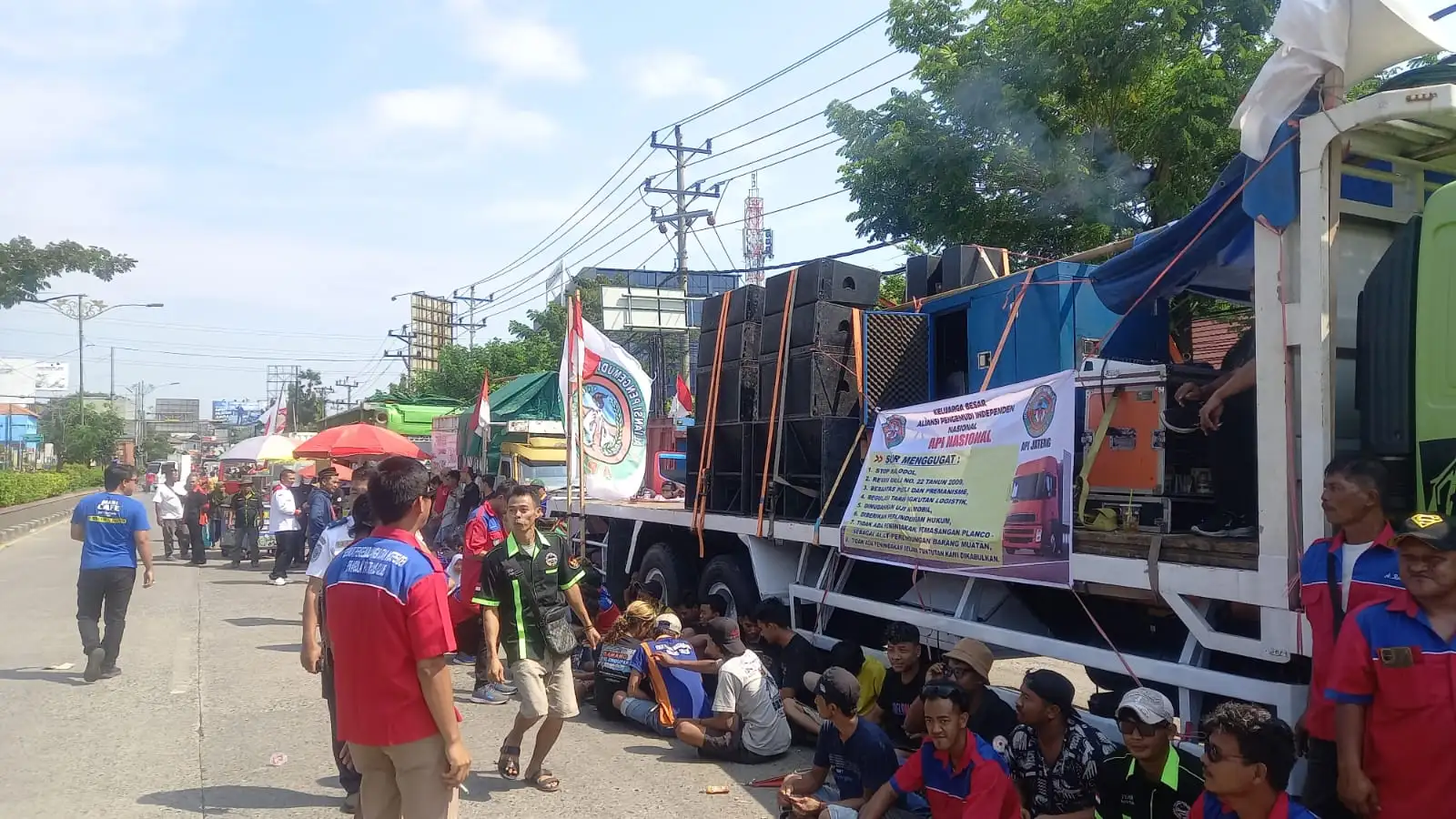 Demo Tolak Zero ODOL Berlanjut, Ribuan Sopir Truk Geruduk Kantor Dishub Jateng