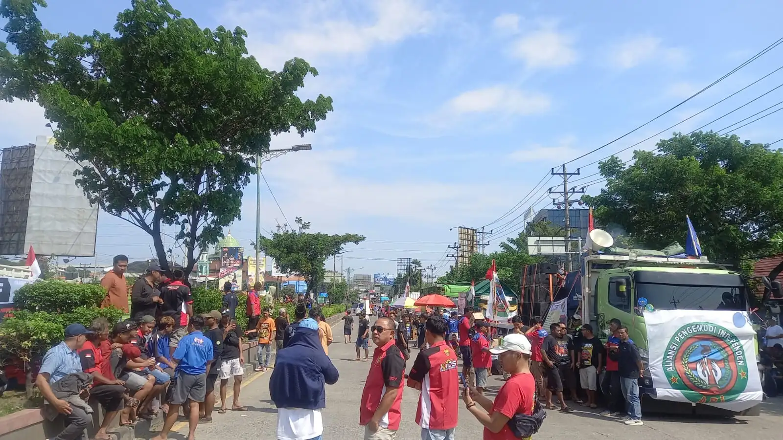Demo Tolak ODOL di Jalan Pantura Siliwangi Semarang, Ini Curhatan Sopir Truk