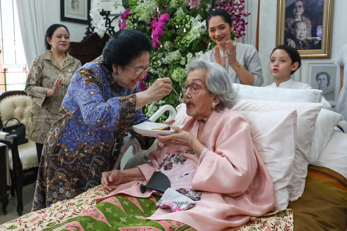 Megawati dan Puan Hadiri Ulang Tahun ke-100 Istri Jenderal Hoegeng