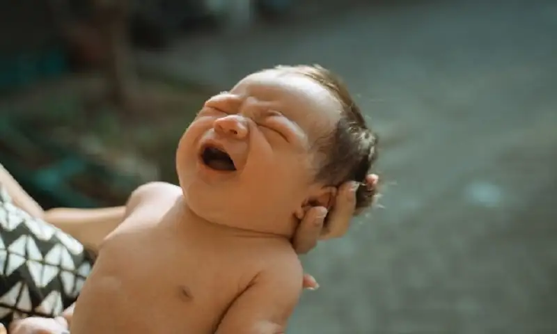 Menjemur Bayi Sembuhkan Penyakit Kuning, Mitos atau Fakta?