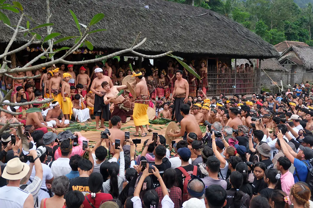 Tradisi Mekare-kare di Bali, Upacara Perang Pandan untuk Menghormati Dewa Indra