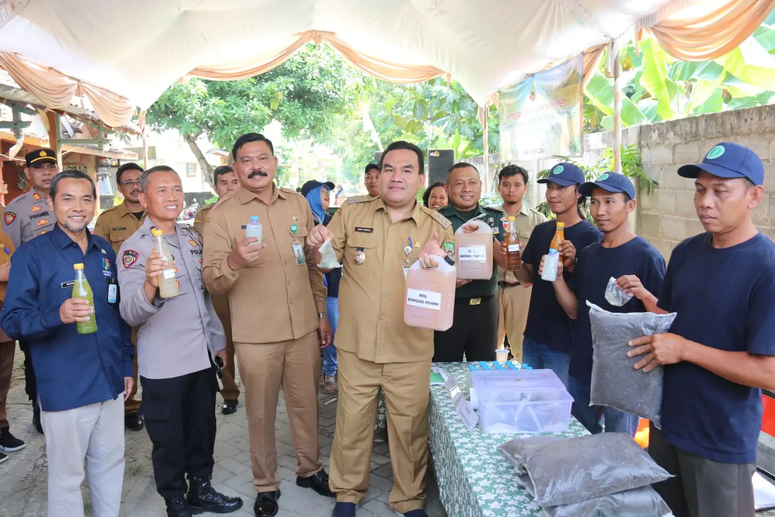 Bupati Blora Panen Bersama Peserta Sekolah Lapang Padi di Jepon