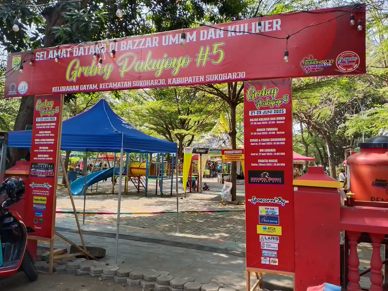 OM Lorenza Hingga Gunungan Uang Meriahkan Grebeg Pakujoyo 2025 Sukoharjo