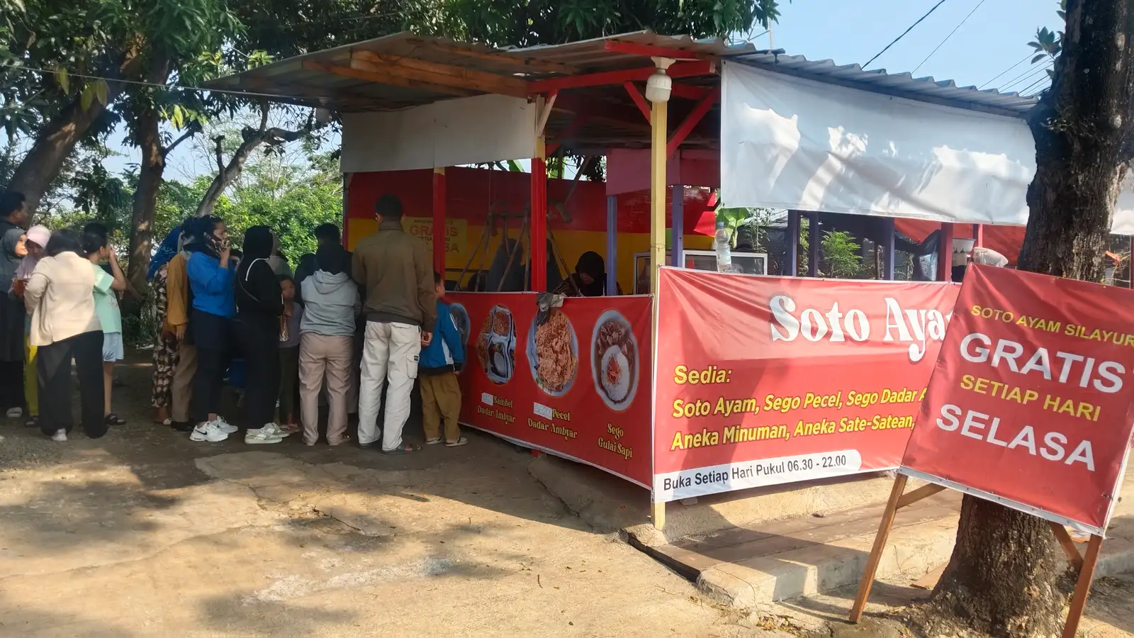 Soto Gratis Setiap Selasa, Sedekah Sunyi Pasutri Asal Mangkang Semarang