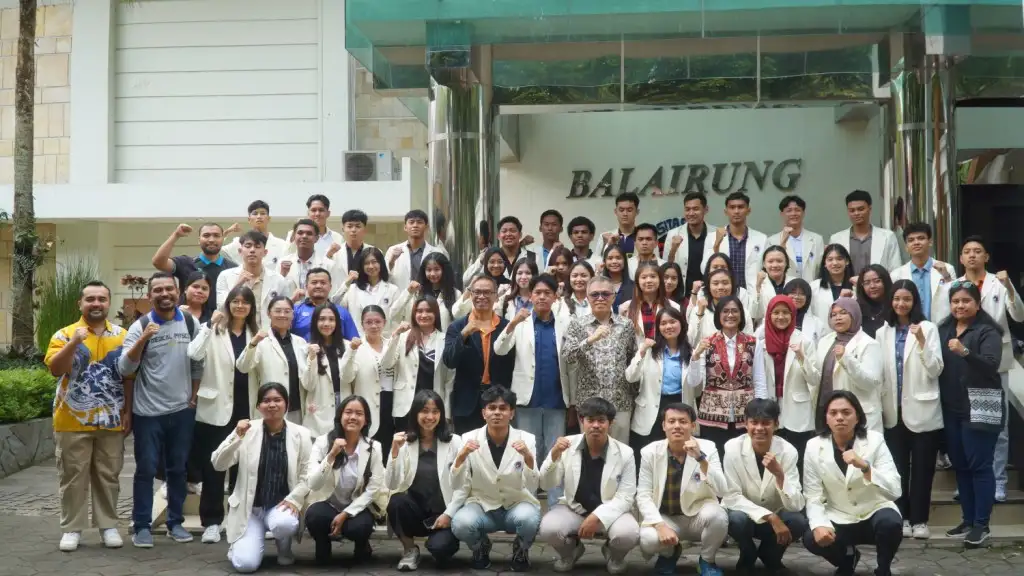 Dengan Doa dan Semangat, UKSW Lepas Atlet Pomprov dan Peserta PPK Ormawa