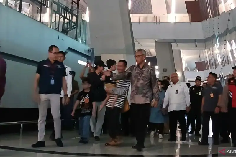 WNI Asal Iran Tiba di Bandara Soetta