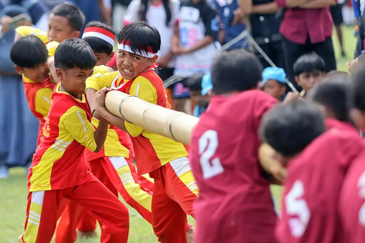 Keseruan Ribuan Siswa SD di Bogor Bersaing dalam Invitasi Olahraga Tradisional