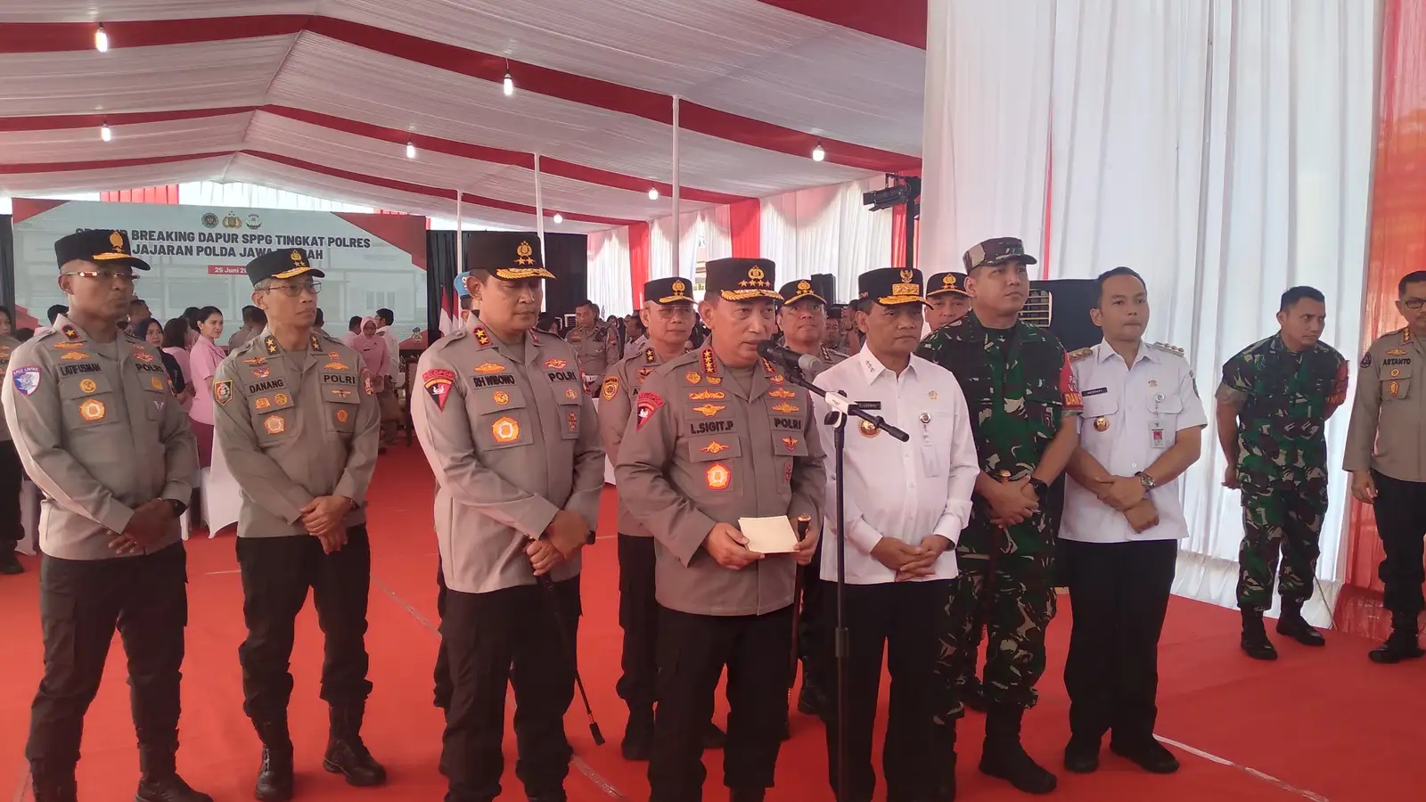 Dipusatkan di Solo, Kapolri Letakkan Batu Pertama Pembangunan 24 Dapur MBG