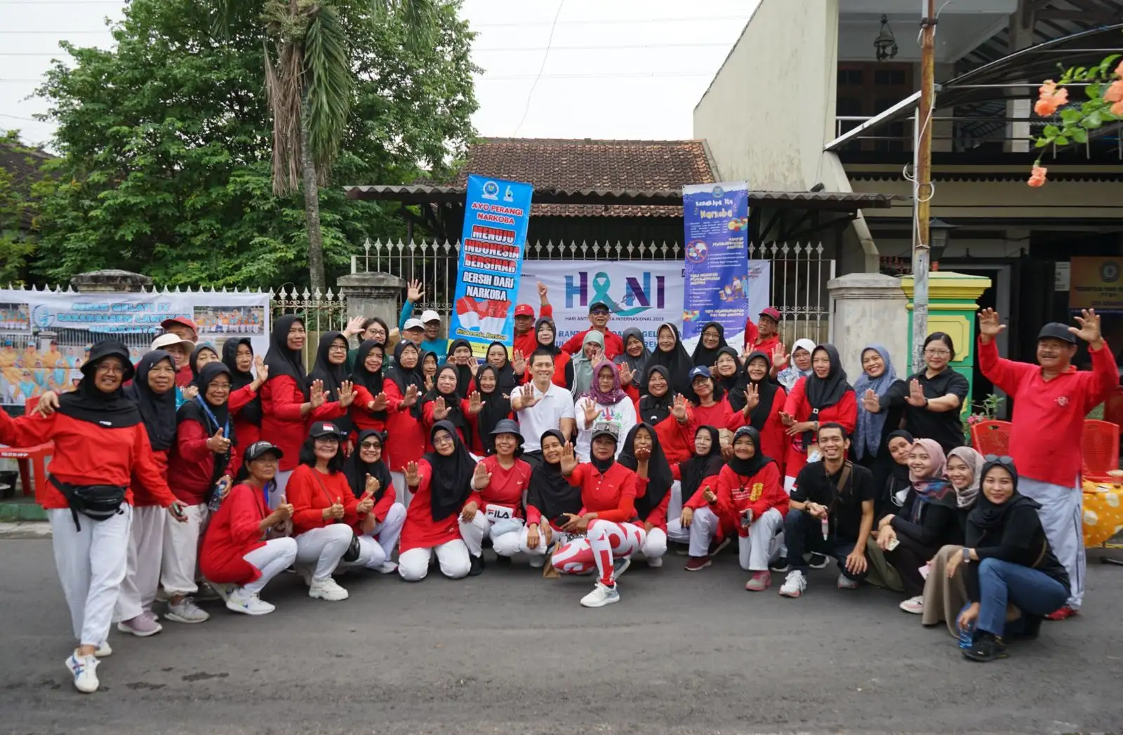 Sosialisasi Antinarkoba, BNNK Solo Hadiri Acara Senam Bersama Warga Karangasem
