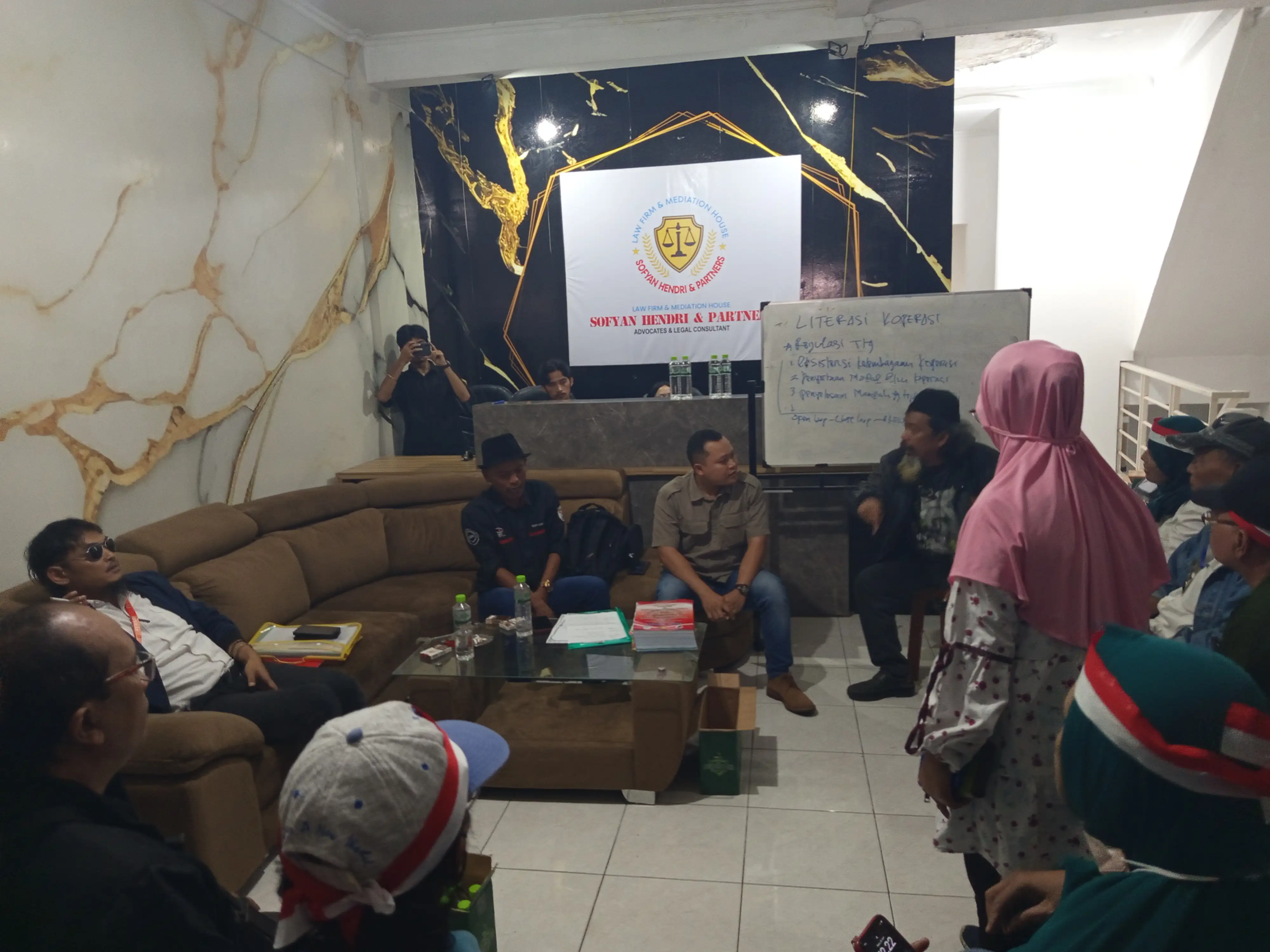 Audiensi Memanas, Nasabah Minta Ketemu Langsung dengan Bos Koperasi BLN Nicholas