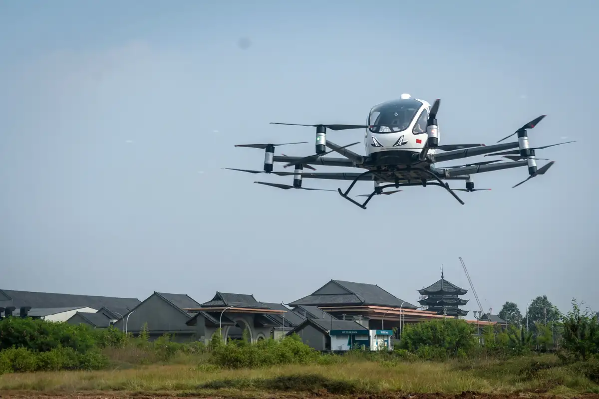 Taksi Udara Tanpa Pilot EHang 216-S Diuji Coba Terbang Bawa Penumpang