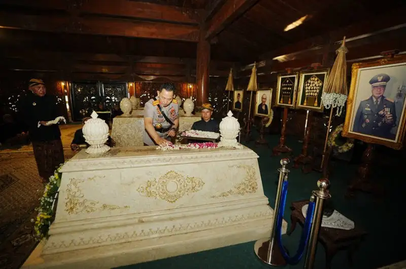 Kapolri Ziarah Ke Makam Soeharto di Astana Giribangun Karanganyar