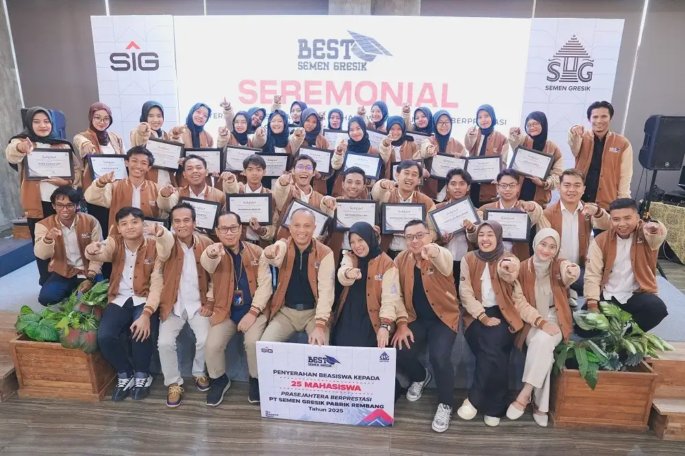 Semen Gresik Salurkan Beasiswa kepada Mahasiswa Berprestasi di Rembang & Blora