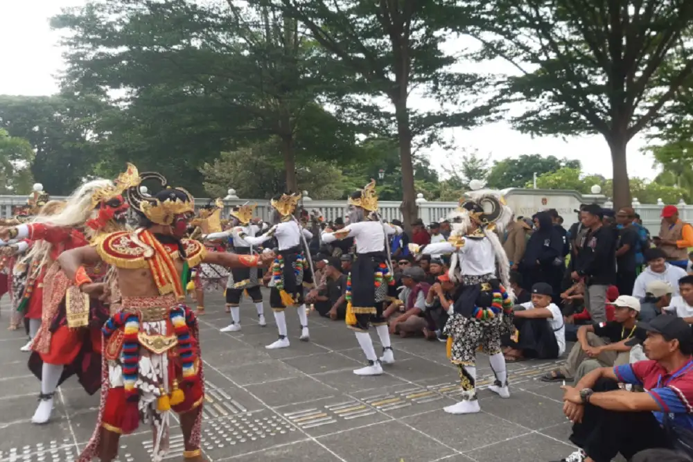 Ratusan Penambang Pasir Sungai Progo Demo di Kepatihan, Minta Boleh Nambang Lagi