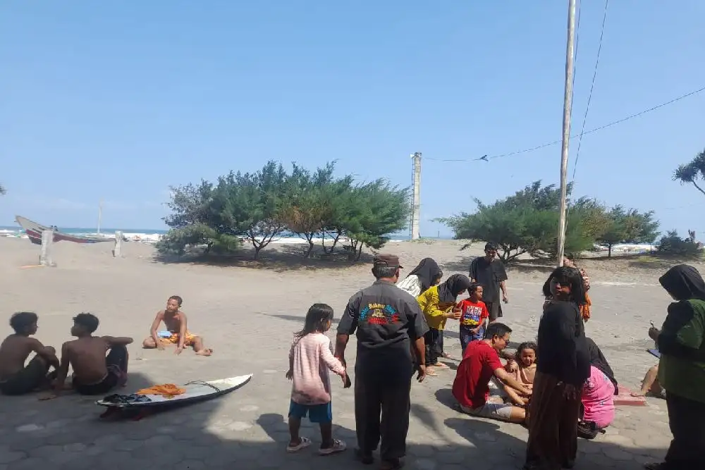 Hati-hati! 15 Wisatawan Disengat Ubur-ubur saat Bermain di Pantai Parangtritis