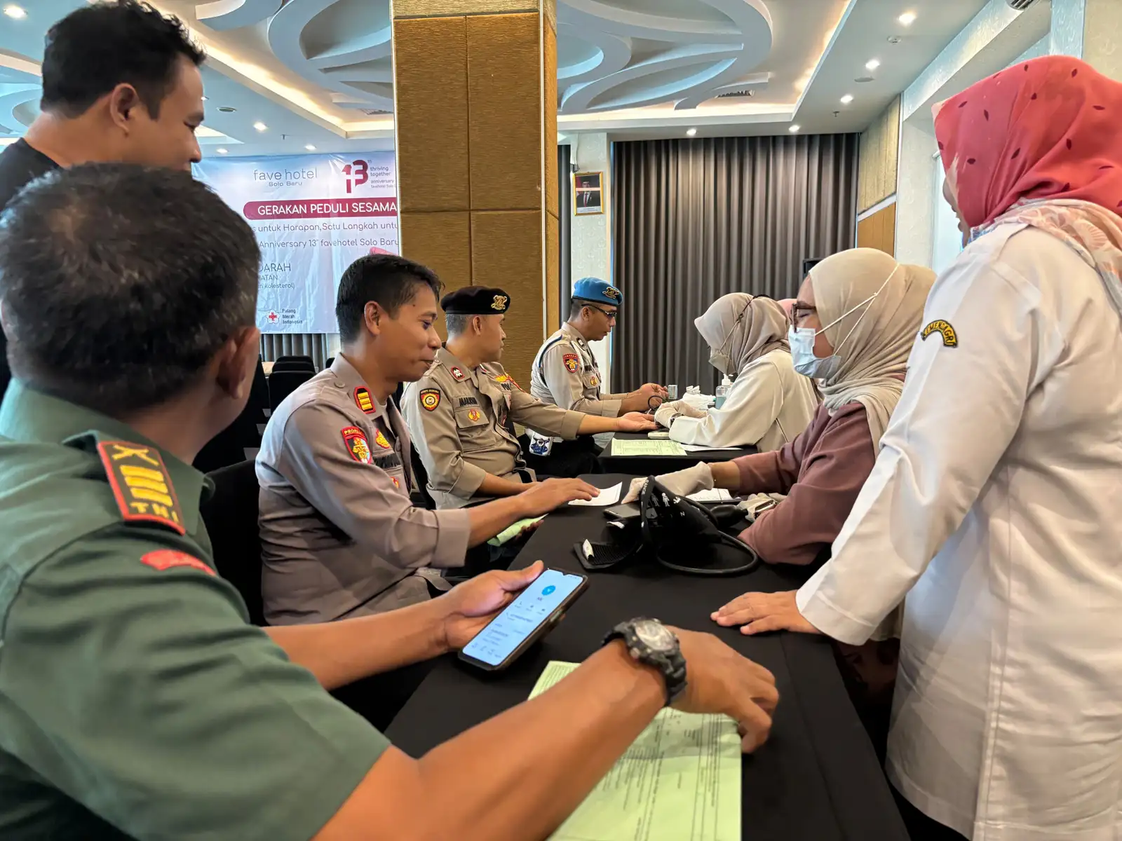 Donor Darah dan Cek Kesehatan Gratis Meriahkan HUT Ke-13 Favehotel Solo Baru