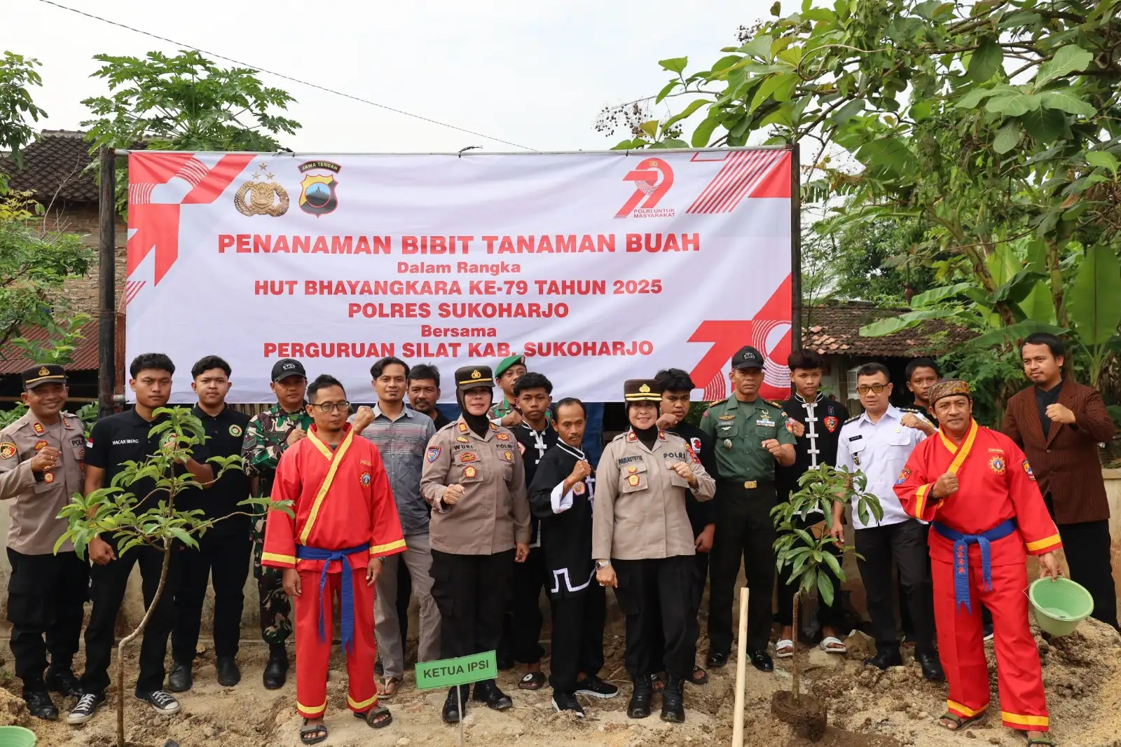 Gandeng Perguruan Silat, Polres Sukoharjo Tanam 100 Bibit Pohon di Polokarto