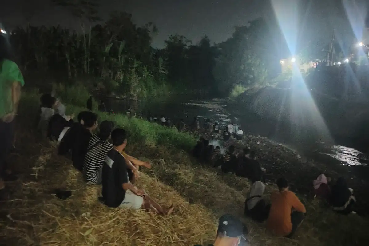 Tradisi Kungkum Malam 1 Suro di Tugu Soeharto Semarang yang Masih Lestari
