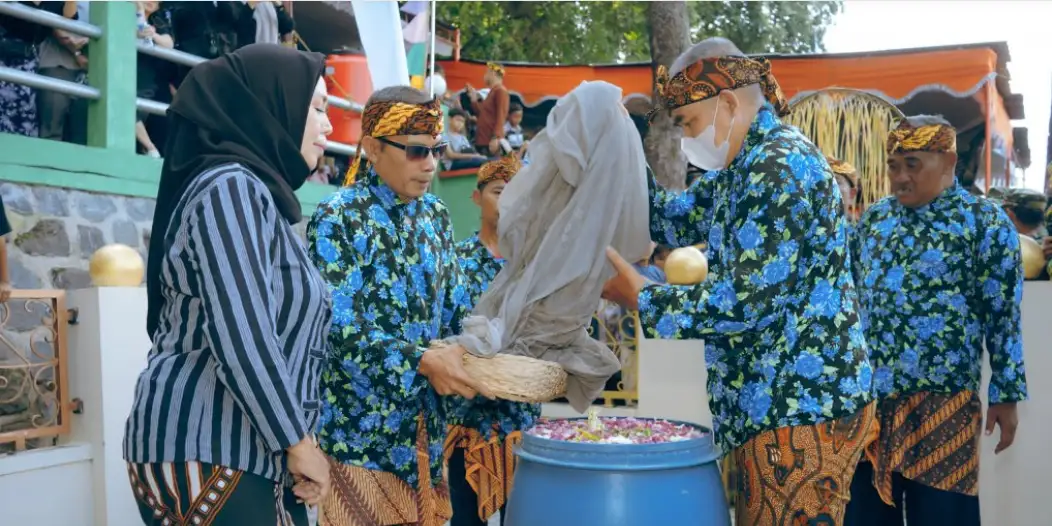 Bupati Sigit Pamungkas Hadiri Tradisi Larap Slambu di Gunung Kemukus Sragen