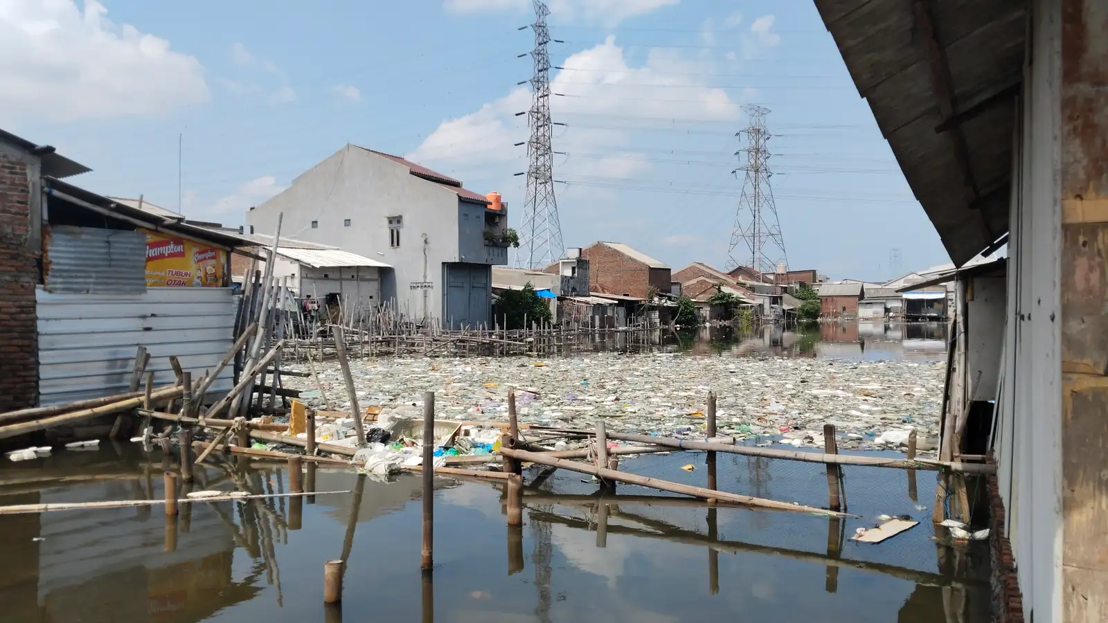 Bekas Tambak Jadi Pulau Sampah di Kampung Tambakrejo Semarang, Warga Resah