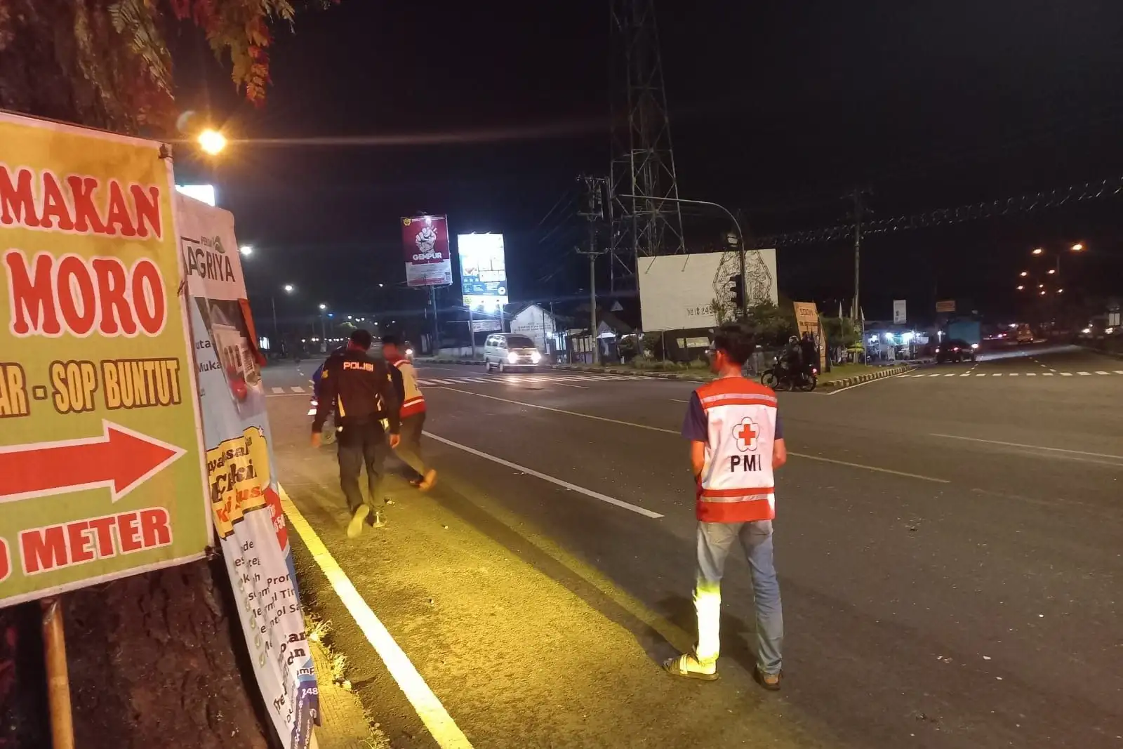 Diduga Kurang Hati-hati saat Menyeberang, Pemotor Ditabrak Bus di Salatiga