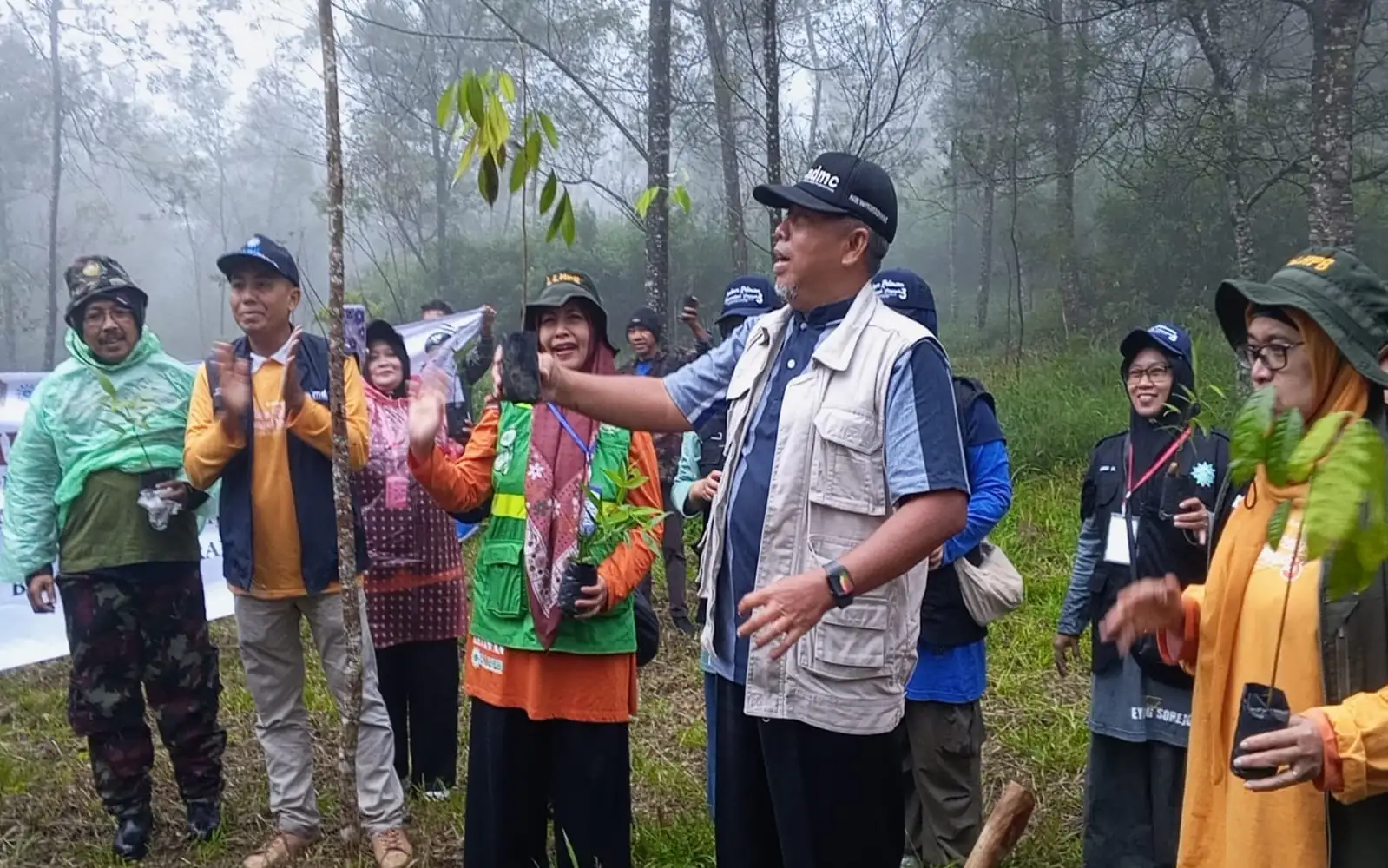Aksi Tanam Pohon di Bukit Mongkrang Tutup Jambore Relawan Muhammadiyah-Asyiyah
