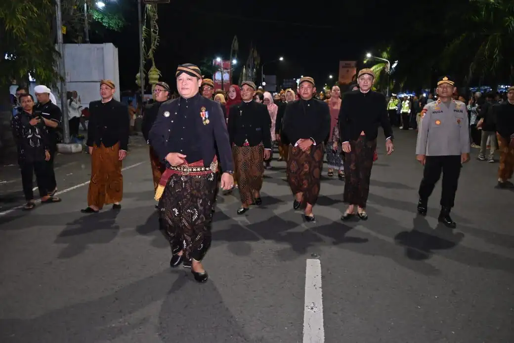 Meriah, Kirab Budaya Kyai Pamot Sambut Soloraya Great Sale di Karanganyar