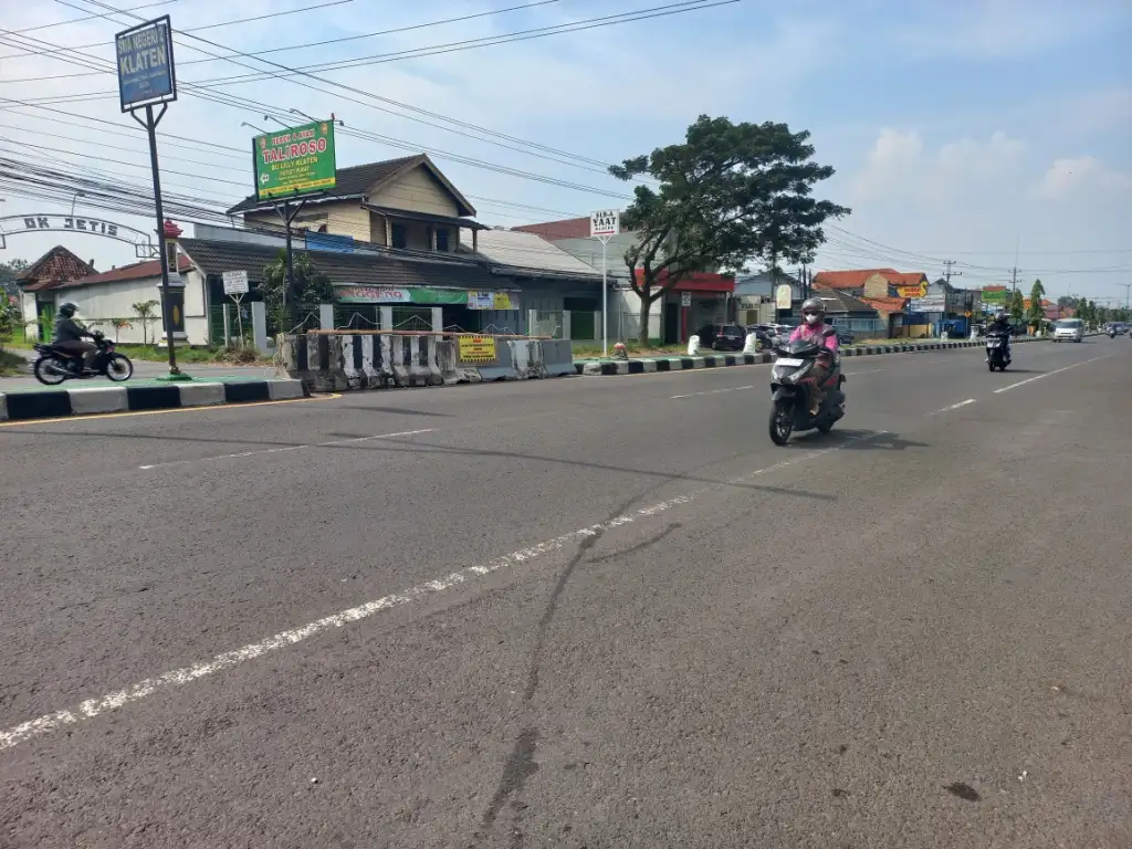 Sering Terjadi Kecelakaan, Celah Median Jl Jogja-Solo di Trunuh Klaten Ditutup