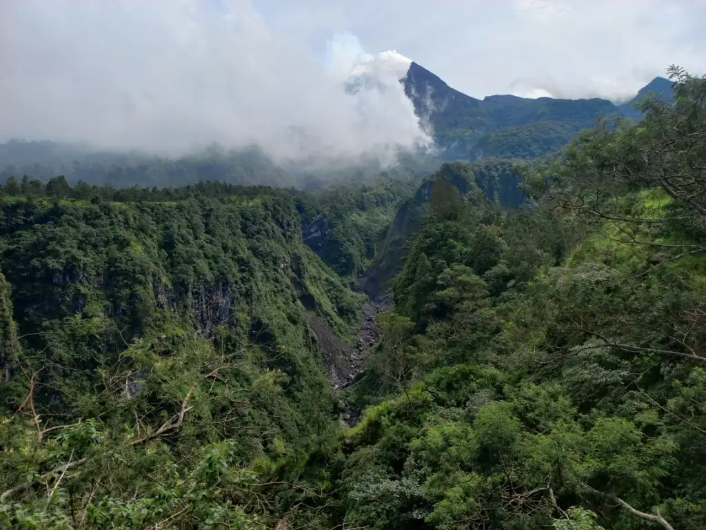 Jalur Hiking Merapi di Argobelah Klaten Suguhkan Panorama Beragam
