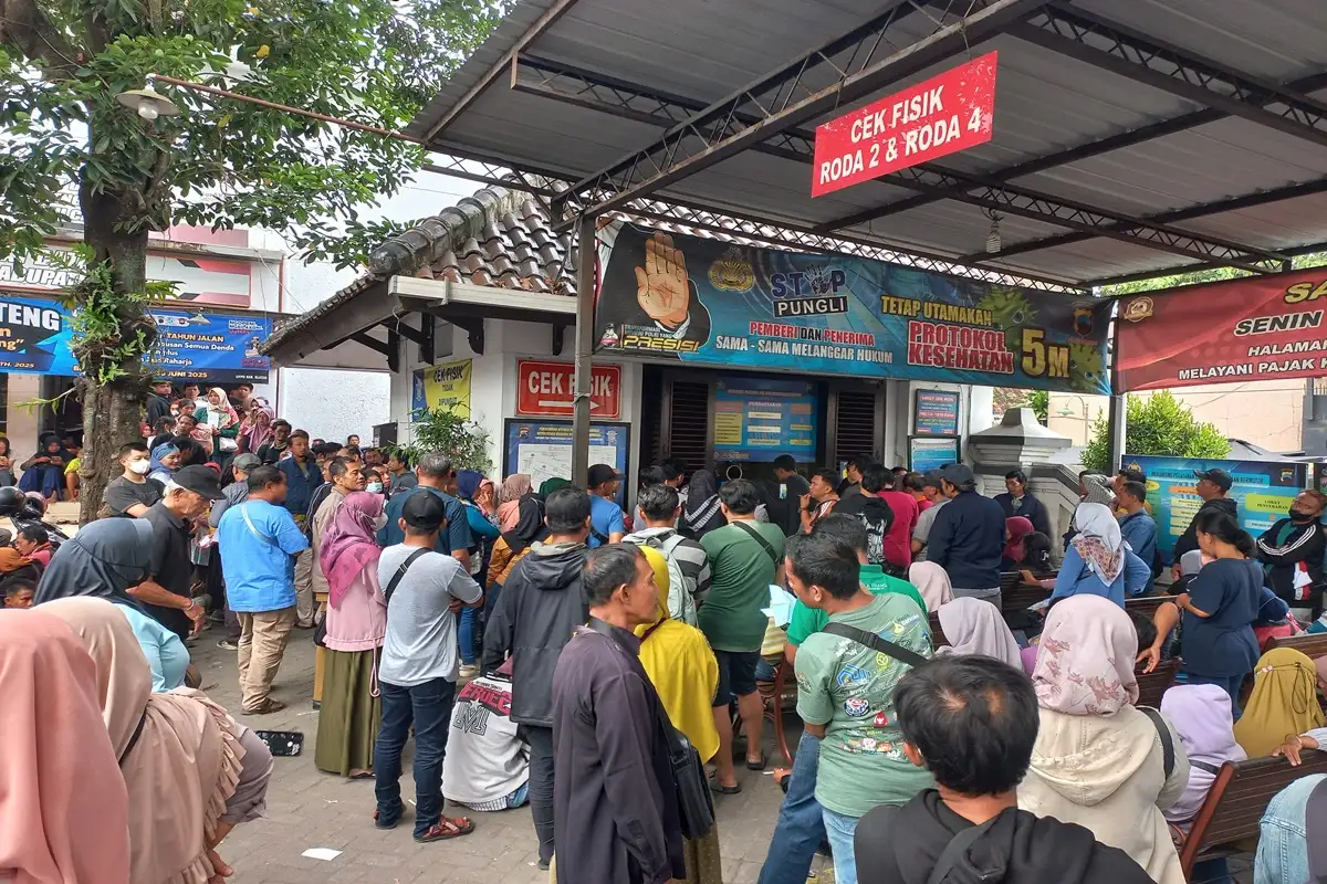 Ribuan Warga Serbu Samsat Klaten di Hari Terakhir Pemutihan Pajak