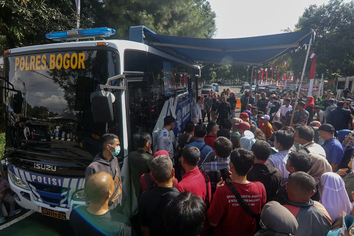 Warga Bogor Serbu Layanan Perpanjangan SIM Gratis HUT ke-79 Bhayangkara