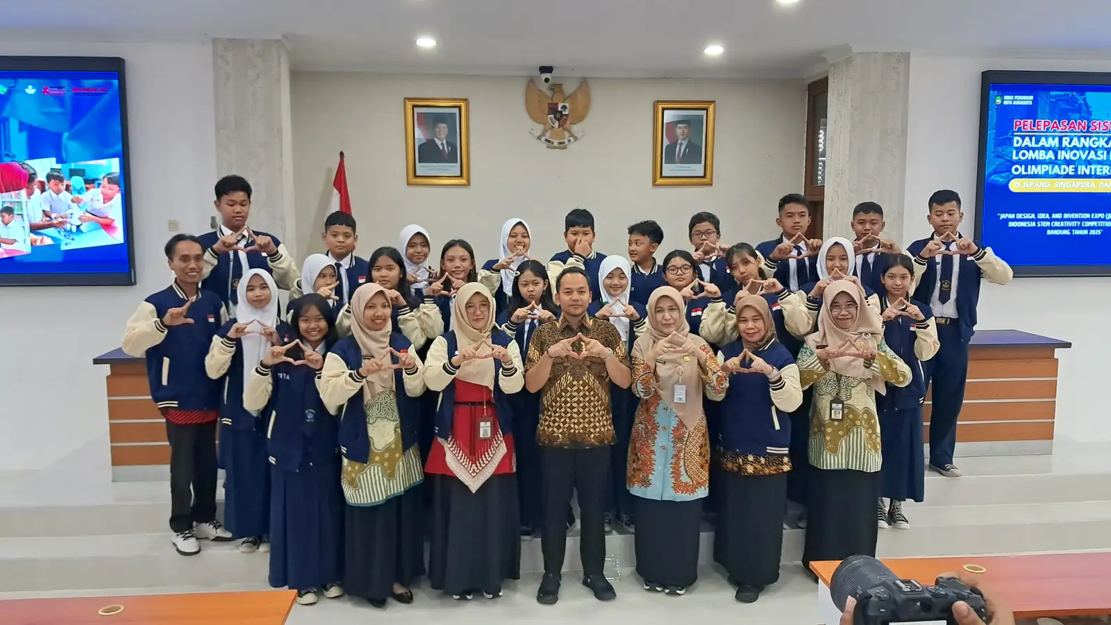 Ikut Kompetisi di Jepang dan Singapura, Puluhan Pelajar Solo Dilepas Wali Kota
