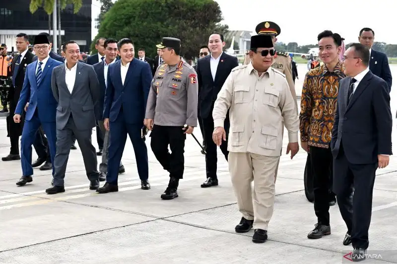 Bikin Kepo! Apa Pesan Prabowo ke Gibran Sebelum ke Arab Saudi dan Brasil?
