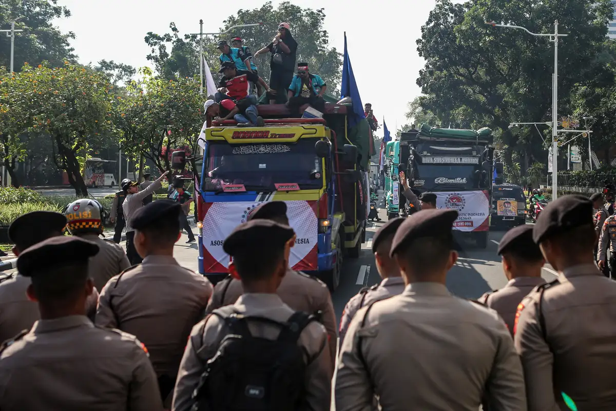 Ratusan Sopir Truk Demo di Jakarta, Tuntut Pemerintah Kaji Ulang RUU ODOL