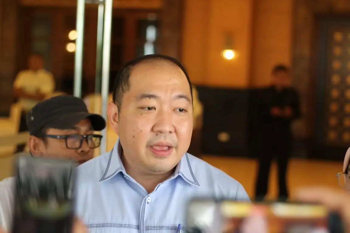 Bos Sritex Iwan Kurniawan Ikut Dampingi Tim Kejagung saat Geledah Diamond Solo