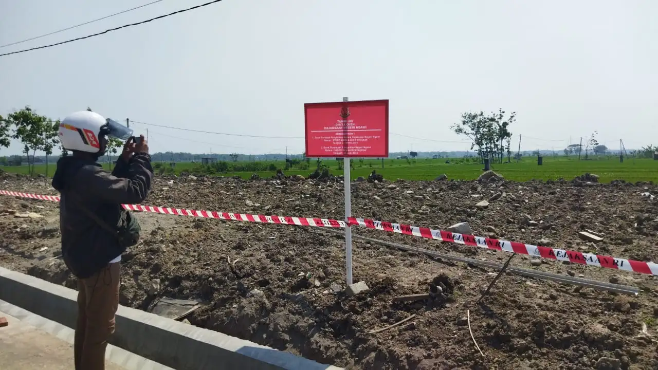 Kejari Ngawi Segel Aset Milik Tersangka Kasus Korupsi Pabrik Mainan