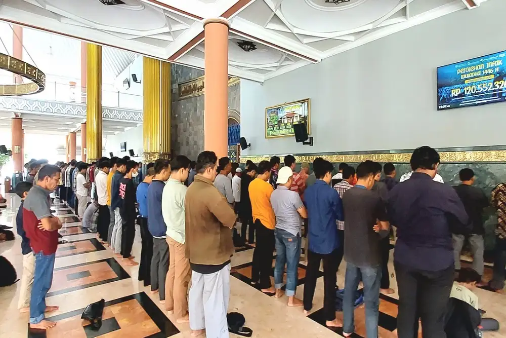 Sejumlah Masjid di UGM Gelar Salat Gaib untuk 2 Mahasiswa yang Wafat saat KKN