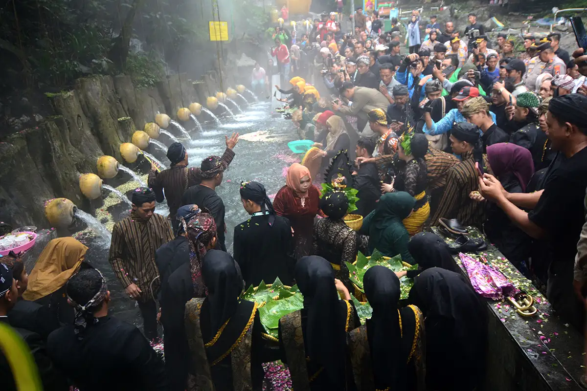 Ritual Ruwat Bumi di Guci Tegal, Tradisi Jaga Kelestarian Alam dan Budaya