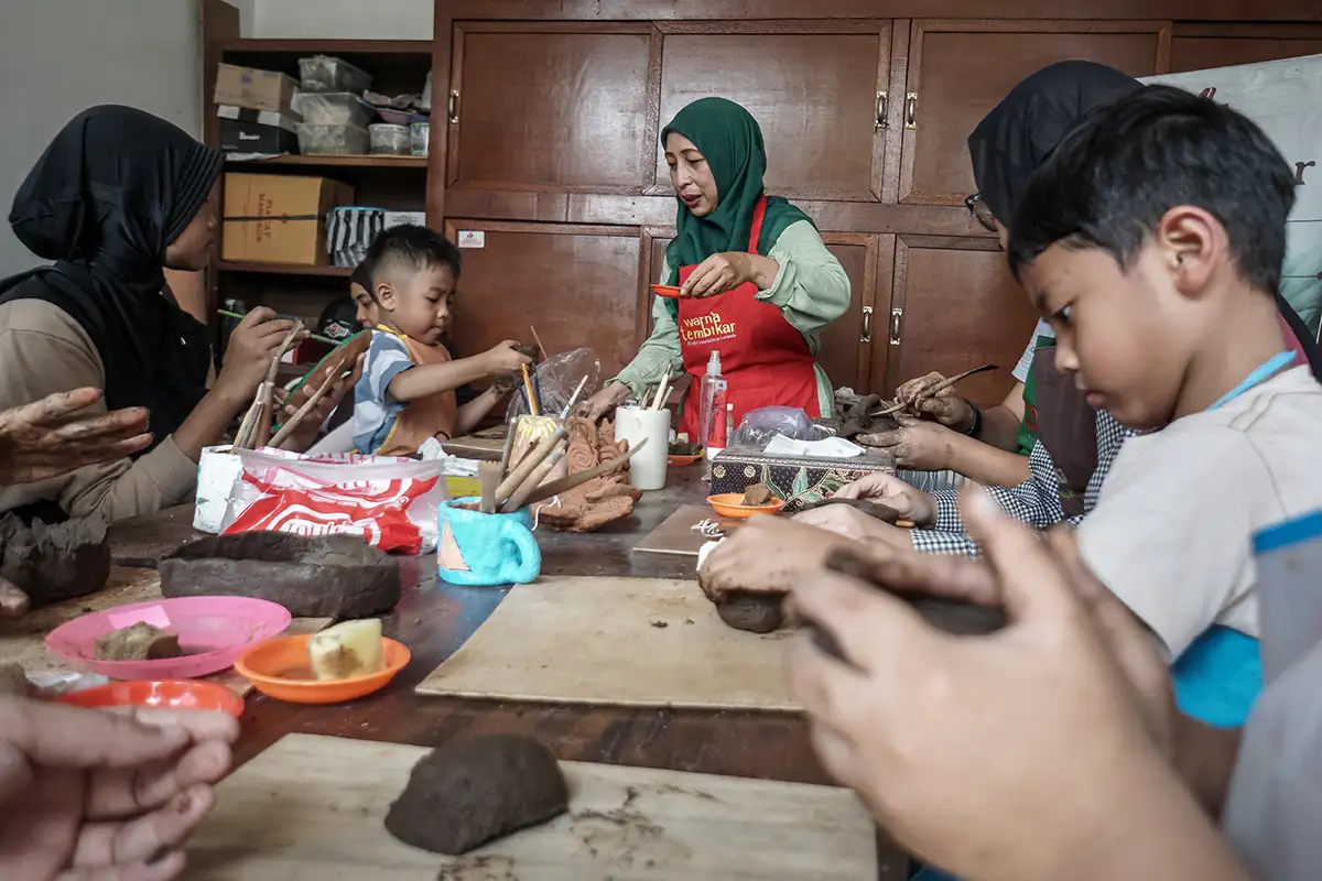 Libur Sekolah Seru, Anak-anak di Sukoharjo Belajar Membuat Kerajinan Tembikar