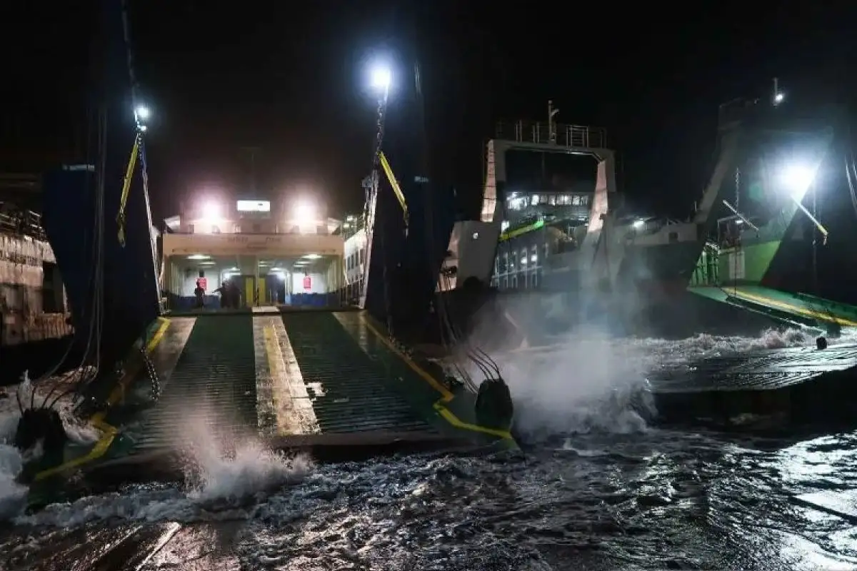 KMP Tunu Pratama Jaya Tenggelam di Selat Bali Diduga Akibat Kebocoran Mesin