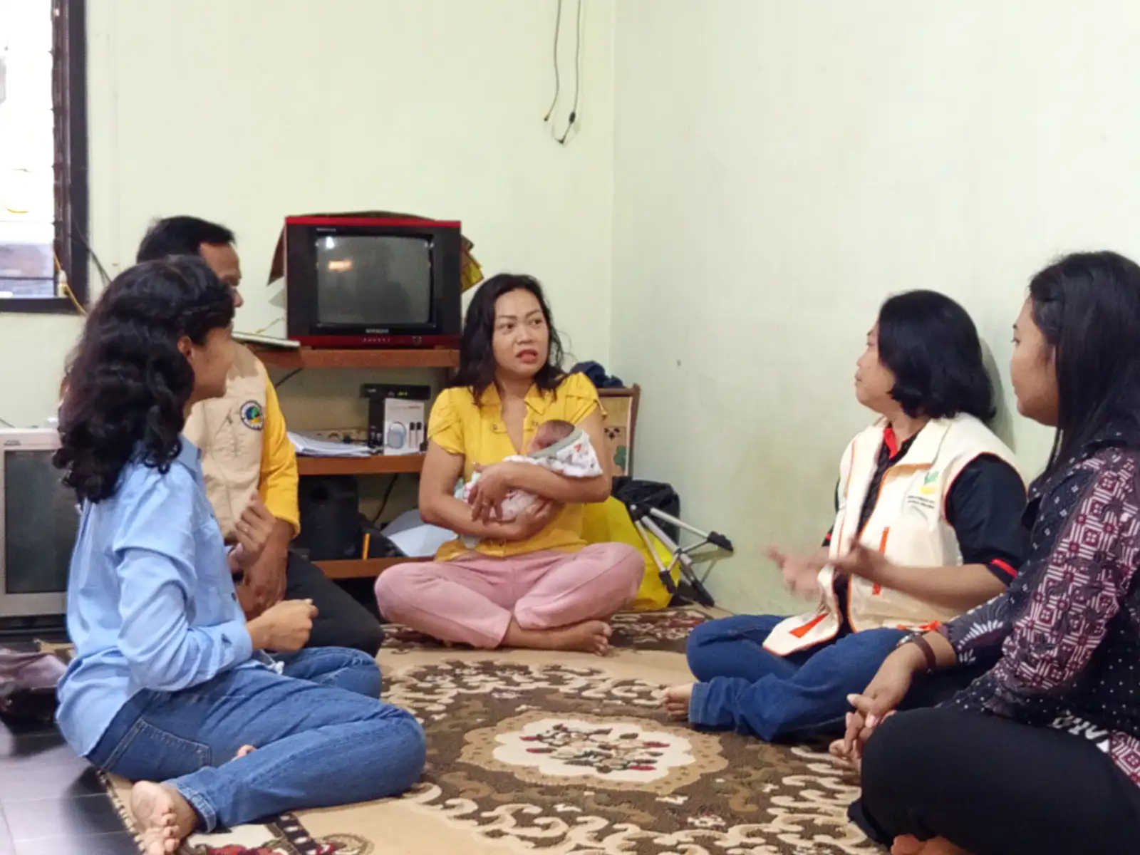 Kisah Sedih Ibu Prihatin, Seorang Diri Rawat Bayinya Lahir dengan Kelainan Usus