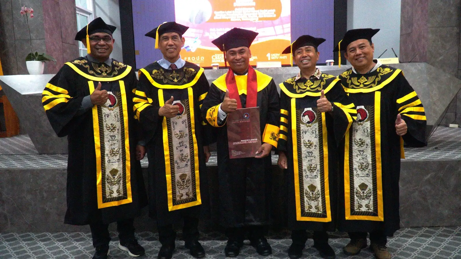 Cetak Sejarah di Indonesia, UKSW Luluskan Doktor Lintas Iman Pertama