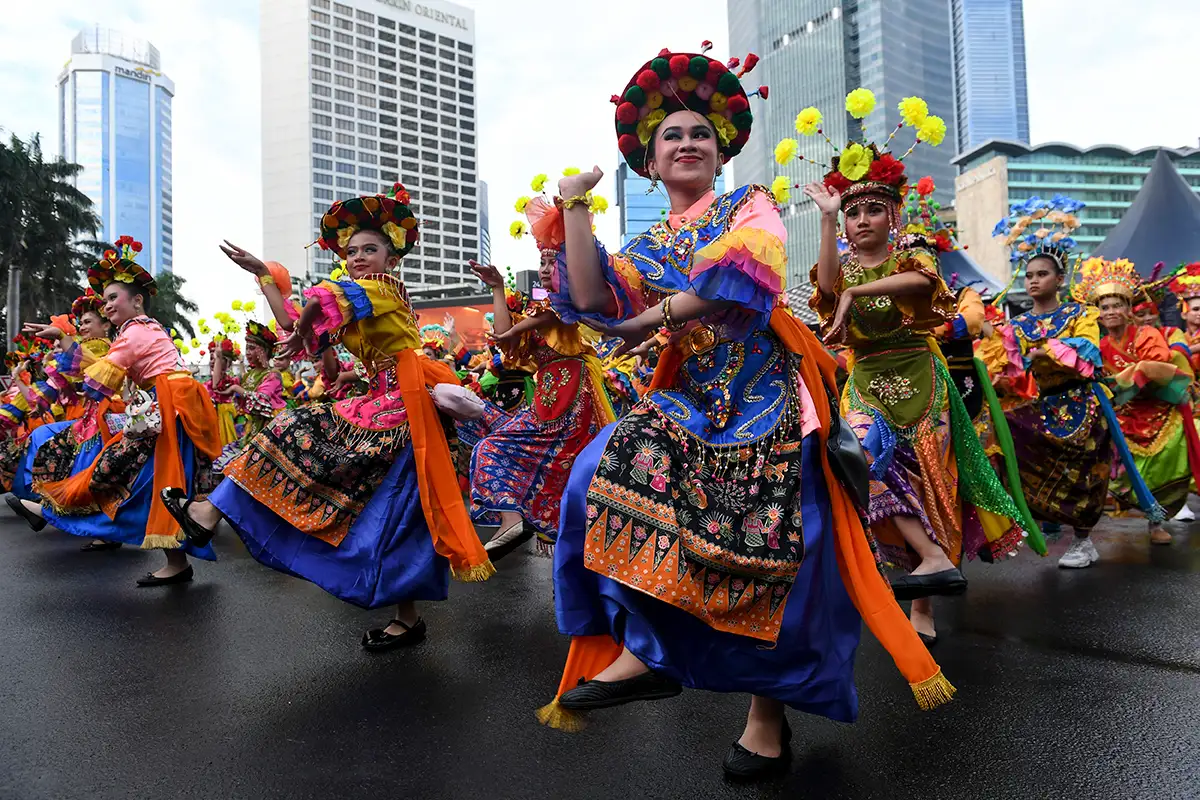 Ribuan Penari dan Pesilat Semarakkan Pertunjukan Budaya Jakarta dalam Warna