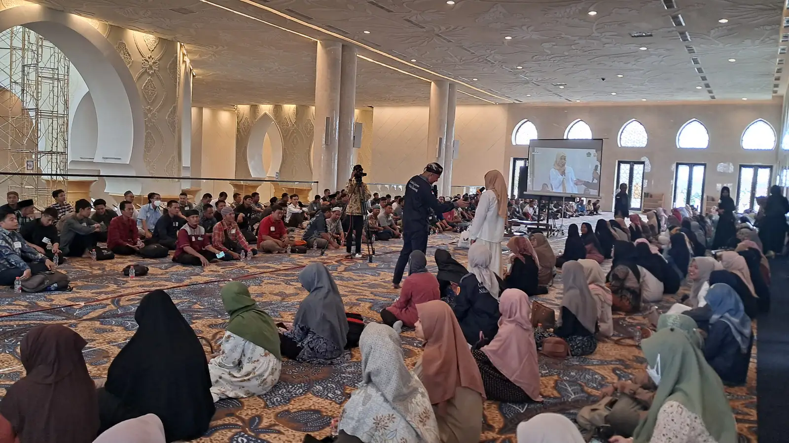 Ribuan Orang Ikhtiar Jodoh di Golek Garwo #2 di Masjid Raya Sheikh Zayed Solo