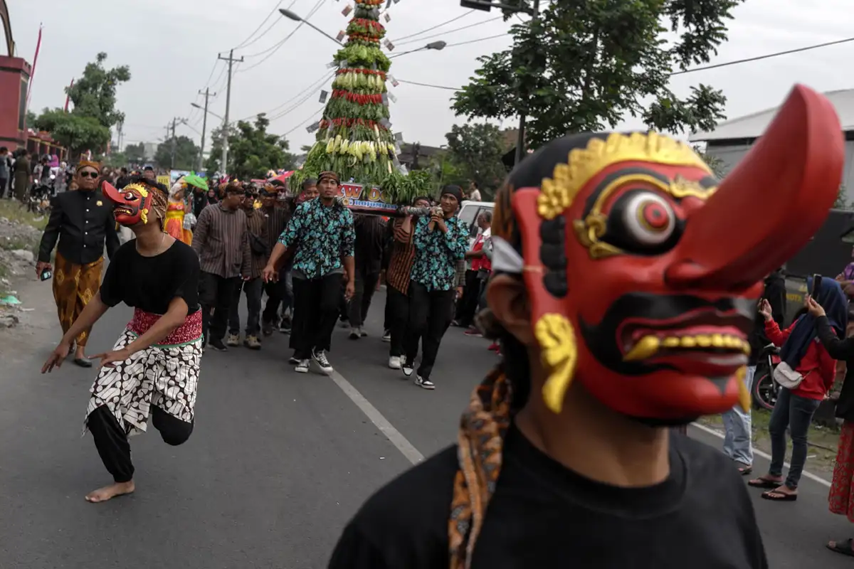 Kirab Grebeg Rojomolo, Angkat Potensi Seni Budaya Kelurahan Mojo Solo