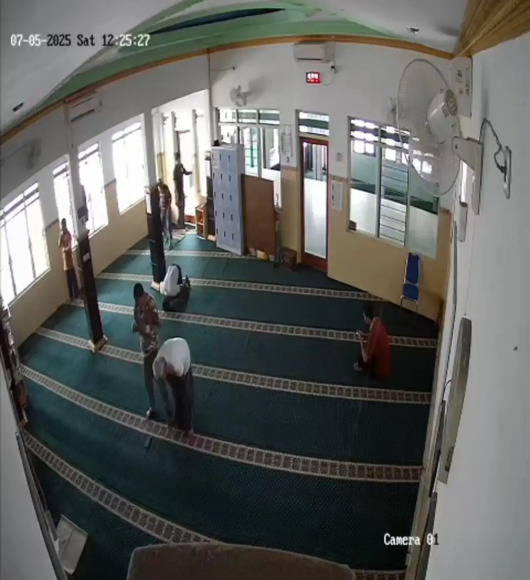 Video Seorang Pria Meninggal saat Sujud Salat di Klaten Viral di Medsos