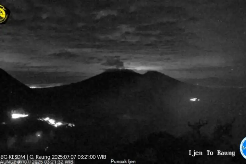 Senin Pagi, Gunung Raung Erupsi Dua Kali dengan Tinggi Letusan hingga 1 Km