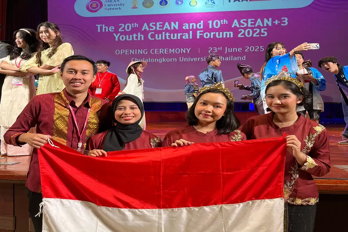 Delegasi UNAIR Bawa Budaya Indonesia ke Panggung ASEAN