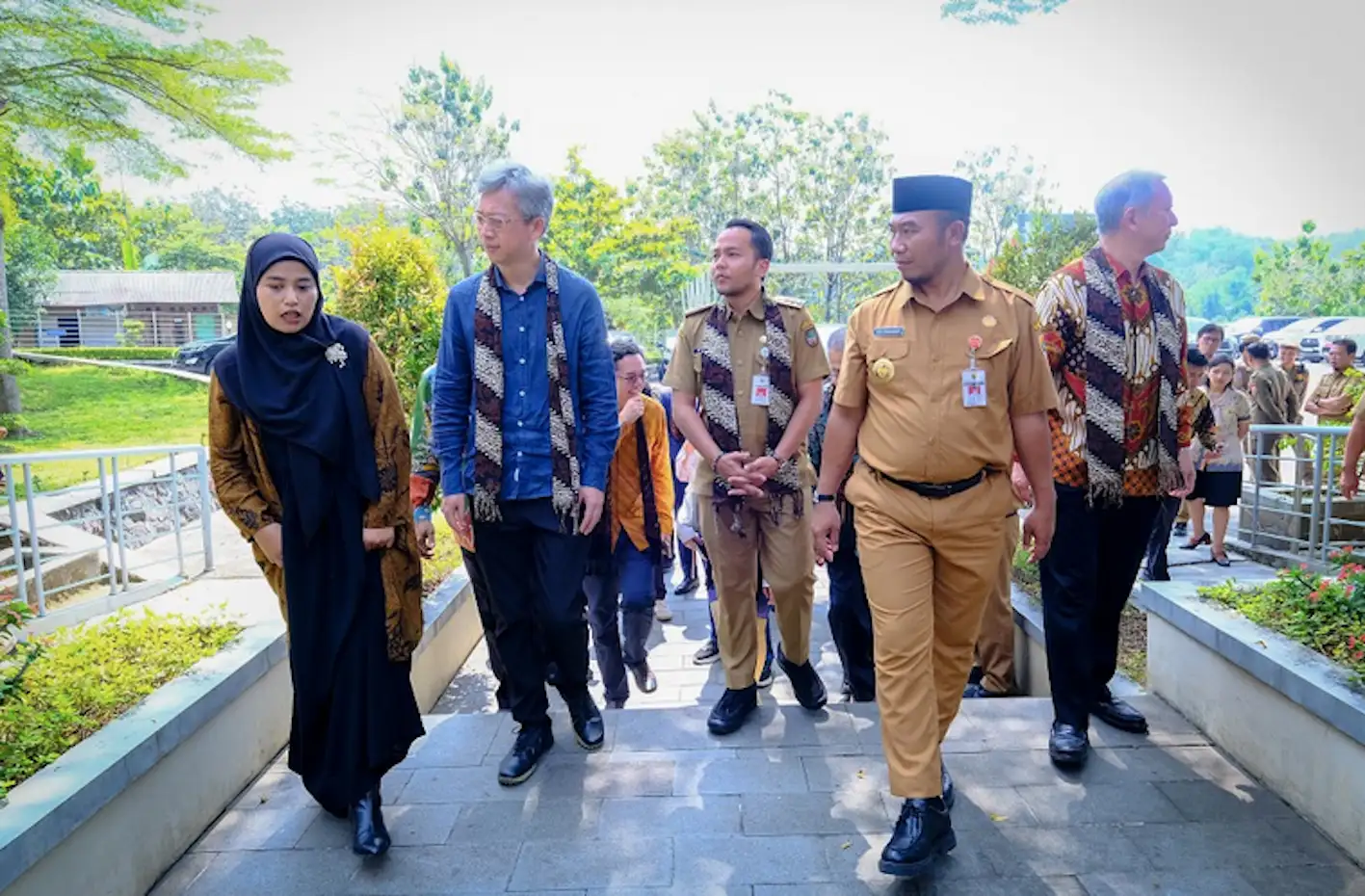 Didampingi Respati, Dubes China Kunjungi Museum Sangiran & 2 Pabrik di Sukoharjo